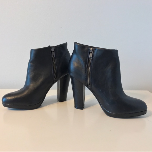 ALDO Shoes - LIKE NEW - Aldo Black Ankle Booties